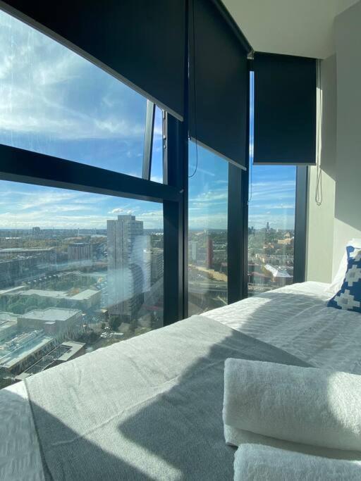 Bright Urban Oasis *